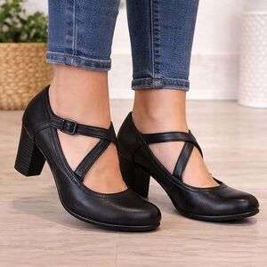 Clarks Black Leather Mary Jane Block Heel Size 8 EUC